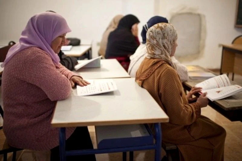 محو أمية المرأة… معركة الوعي الغائب خلف الأرقام
