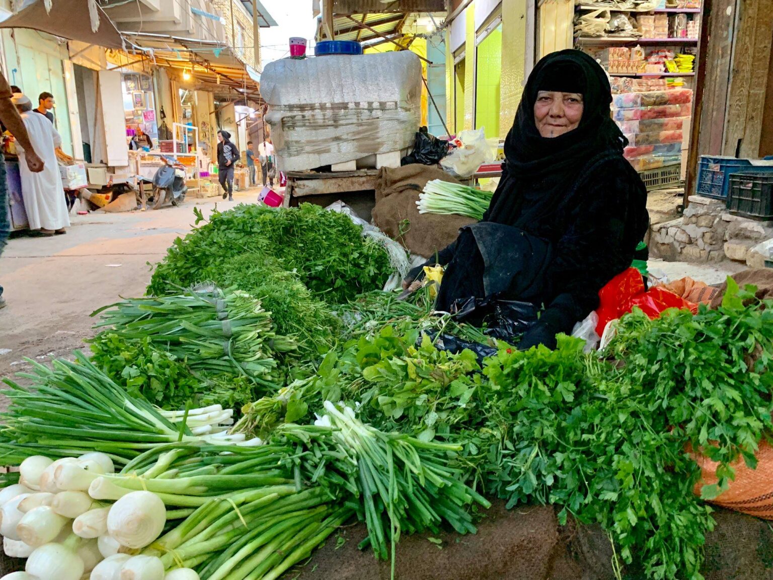الأسواق بين المرأة العاملة وربّة المنزل